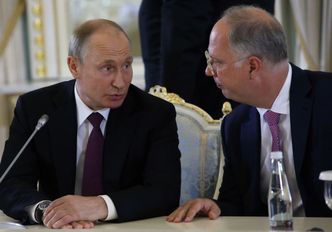 Decyzja USA ws. rosyjskiej ropy. Przedstawiciel Putina zabrał głos