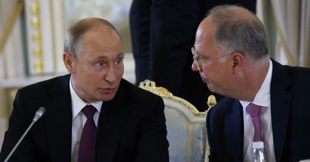 Decyzja USA ws. rosyjskiej ropy. Przedstawiciel Putina zabrał głos