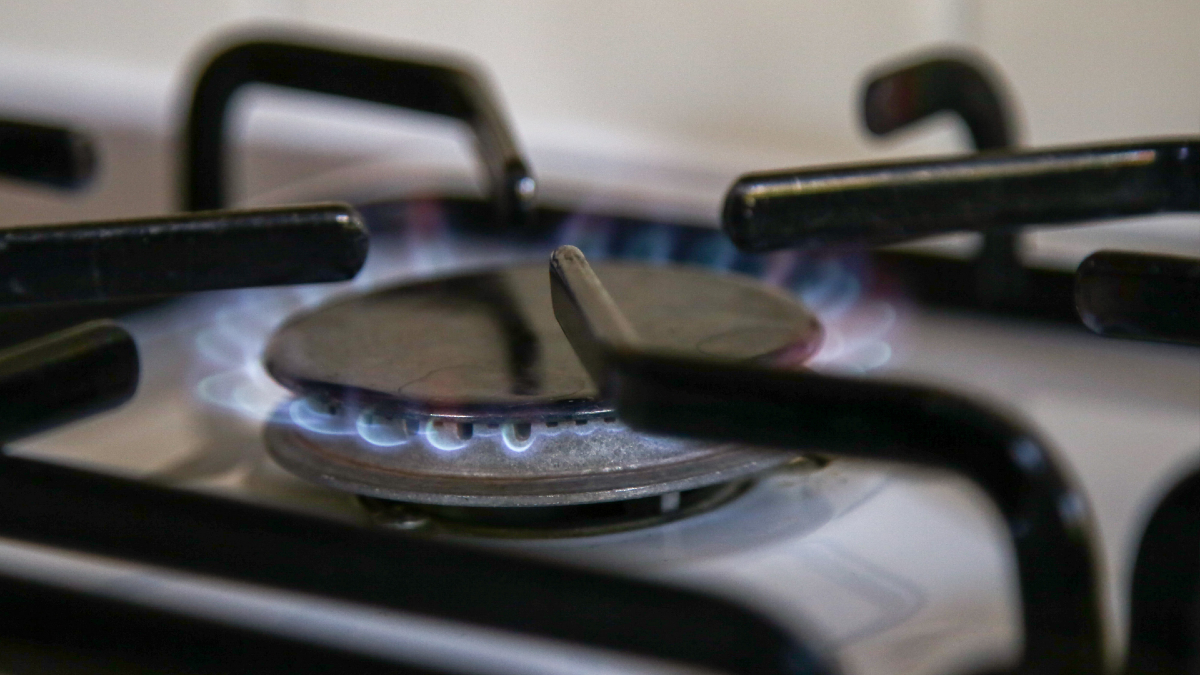 Najlepszy sposób na wyczyszczenie palników gazowych. Kosztuje grosze 