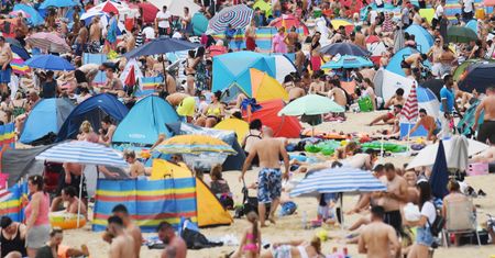 Tłumy na plażach. Nie tylko w Polsce. Szokujące zdjęcia z Europy