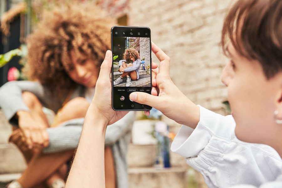 Smartfon dla pokolenia 20-latków? Sprawdź Samsung Galaxy S21 FE 5G
