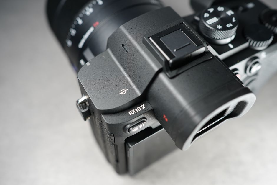 Aparat uniwersalny? Test Sony RX10 V. Co dostaniemy za 10 tys. zł?