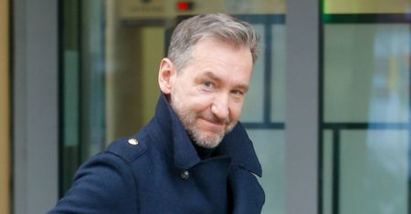 Piotr Kraśko wrócił za kierownicę! Dziennikarza przyłapano w mercedesie za 250 TYSIĘCY ZŁOTYCH