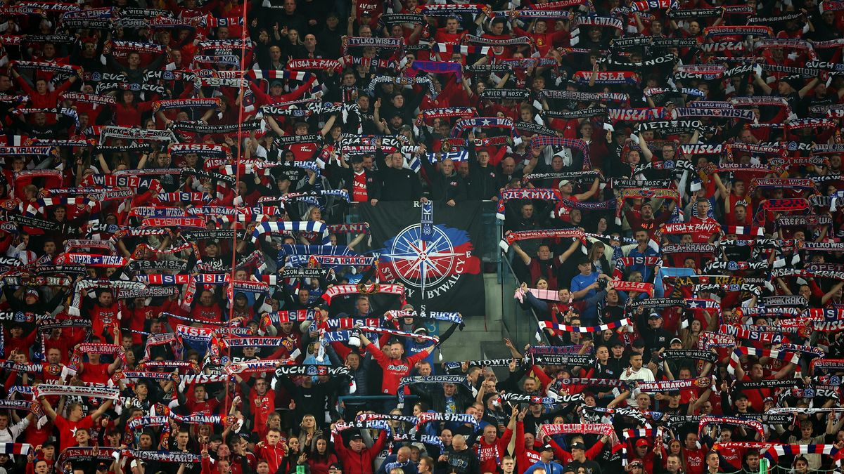 Kraków, 16.09.2022. Kibice Wisły Kraków Jerzy Brzęczek podczas meczu pierwszej ligi piłkarskiej z Ruchem Chorzów, 16 bm. (gj) PAP/Łukasz Gągulski