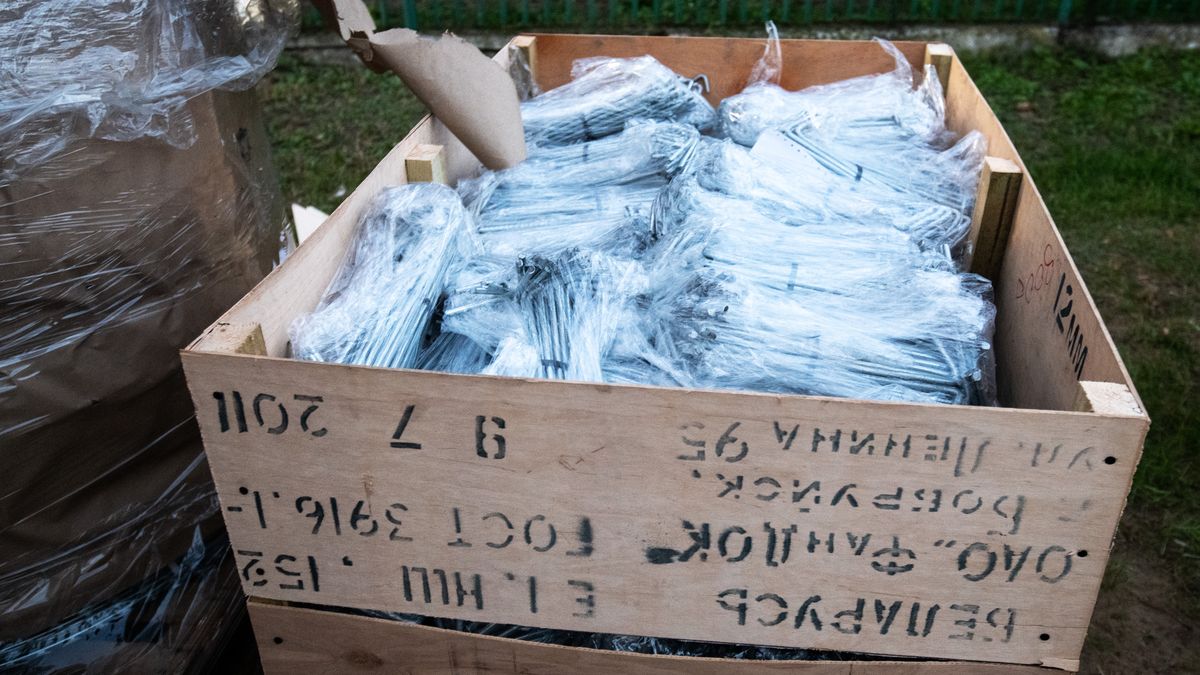 Czy białoruskie materiały zostały użyte do budowy płotu na granicy z Białorusią?