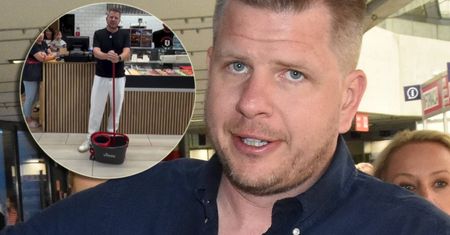 Filip Chajzer kontratakuje. Wzywa aktywistów do powrotu: "MOP I WIADRO"