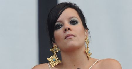 Lily Allen odpiera ataki antyfanów: "Mój syn udusił się pępowiną, która owinęła mu się wokół szyi"