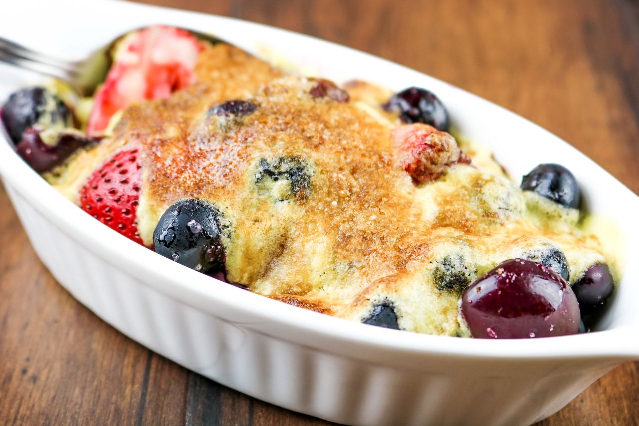 Fruits baked in creamy kogel-mogel: A nostalgic delight