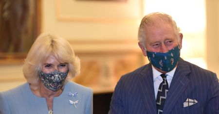 Książę Karol i Camilla zaszczepieni
