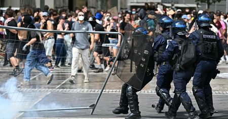 Dzieje się we Francji. Tłumy protestujących i setki zatrzymanych