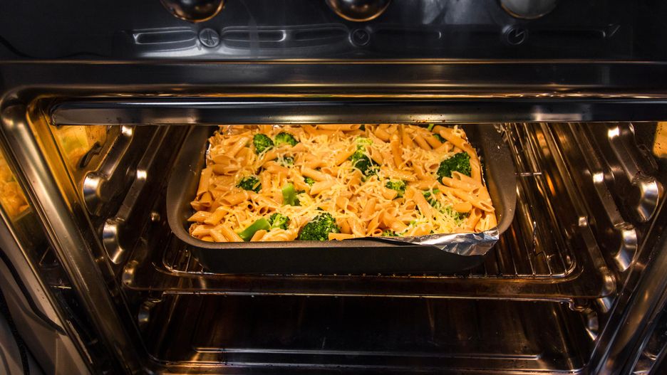 Piekarnik z mikrofalą - czy warto inwestować w urządzenie 2 w 1