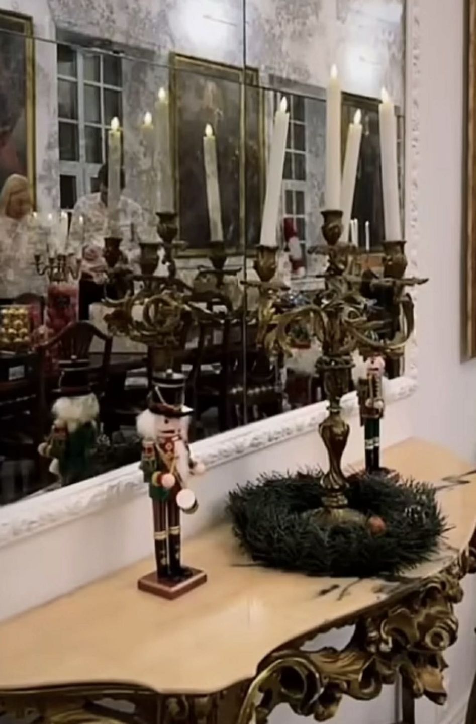 Jan Lubomirski pochwalił się świątecznym wystrojem swojego zamku
