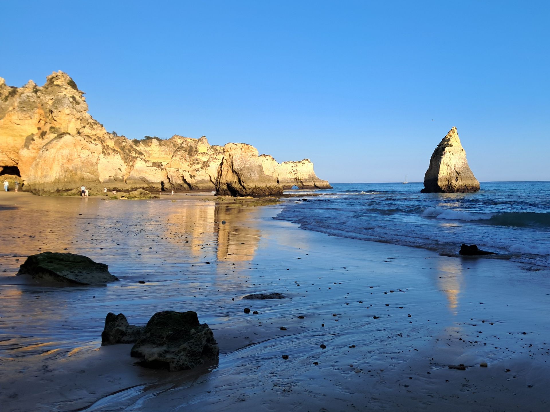 Praia dos Tres Irmaos - cud natury na portugalskim wybrzeżu