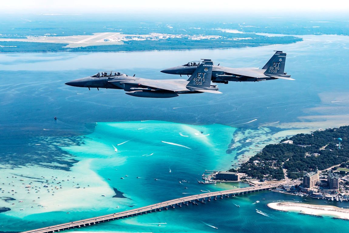 Pierwsze dwa egzemplarze F-15EX w locie nad Florydą