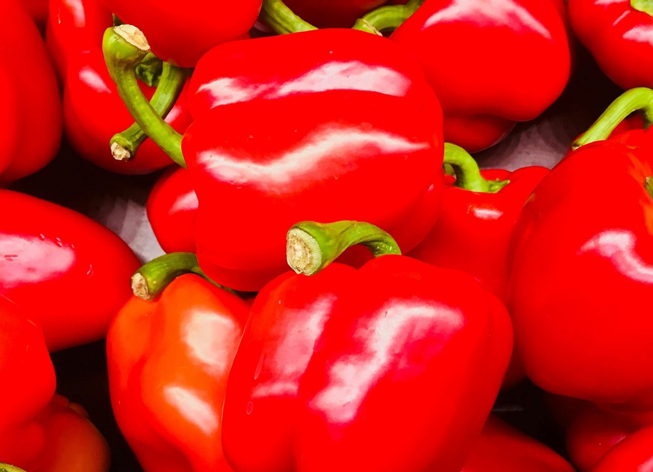 Na potęgę sprowadzają z Holandii i Niemiec. Rekordowy import papryki
