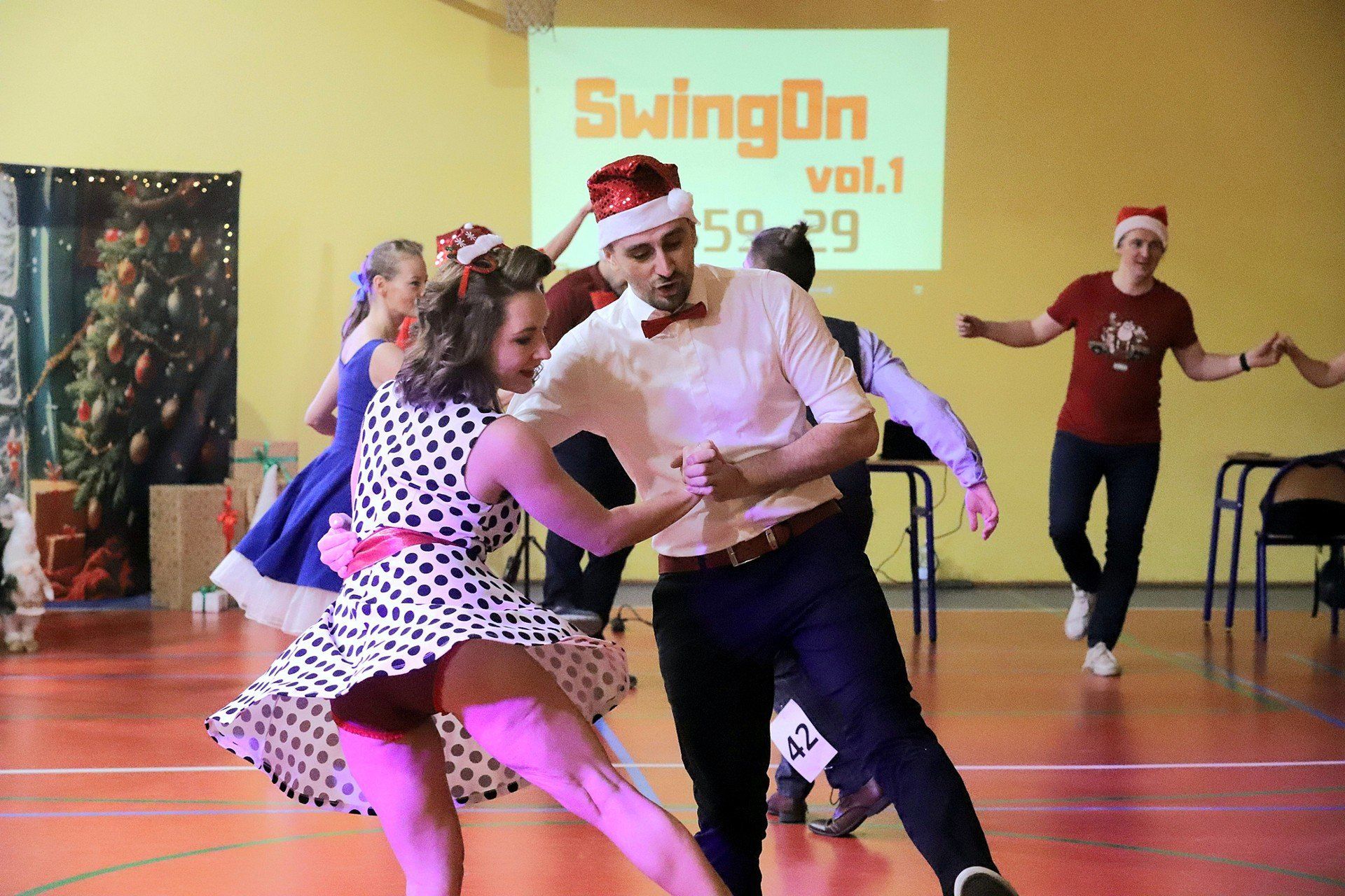 We Wrocławiu trwa mikołajkowy maraton taneczny