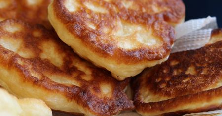 Te tureckie placki są konkurencją dla babcinych racuchów. Najlepiej smakują mi z konfiturą
