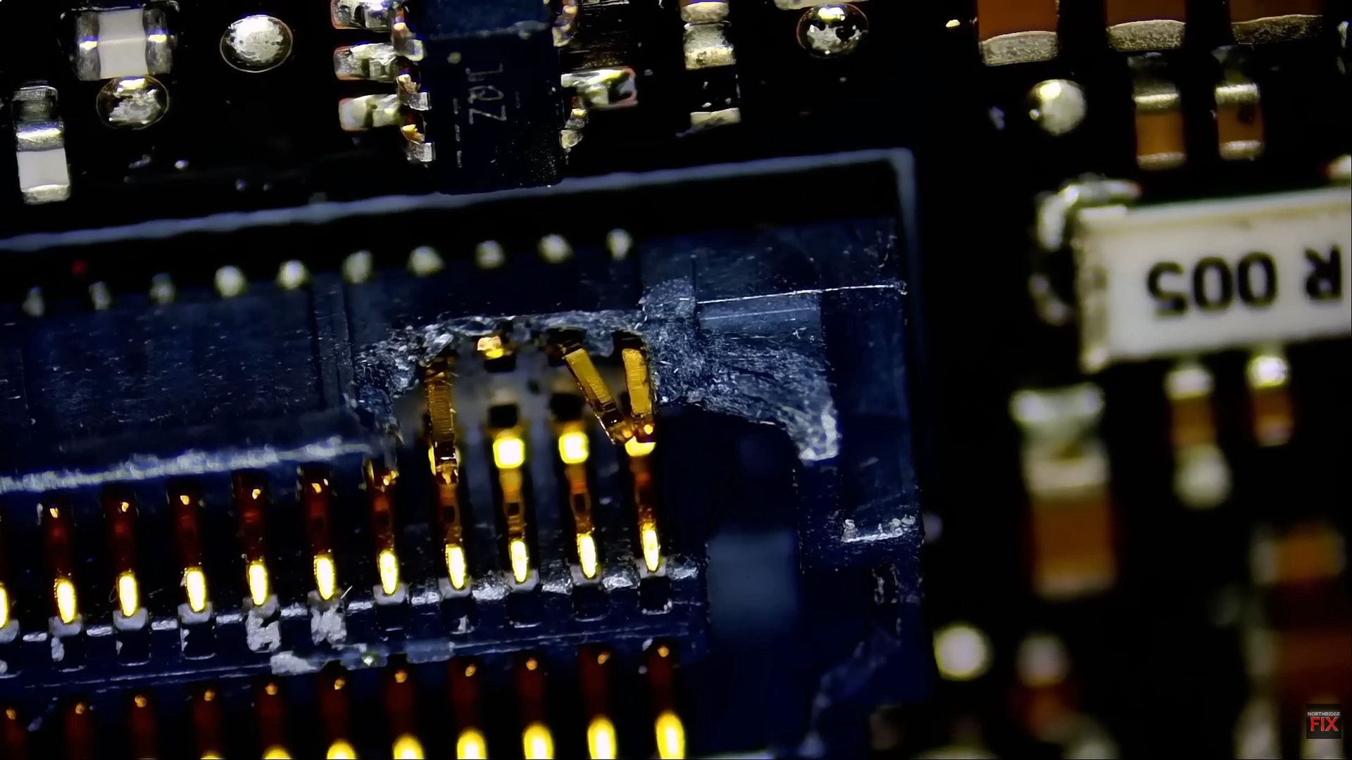 Uszkodzonego złącza nie można wymienić