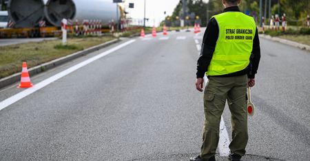 Incydenty przy granicy. Przewozili nielegalnych migrantów