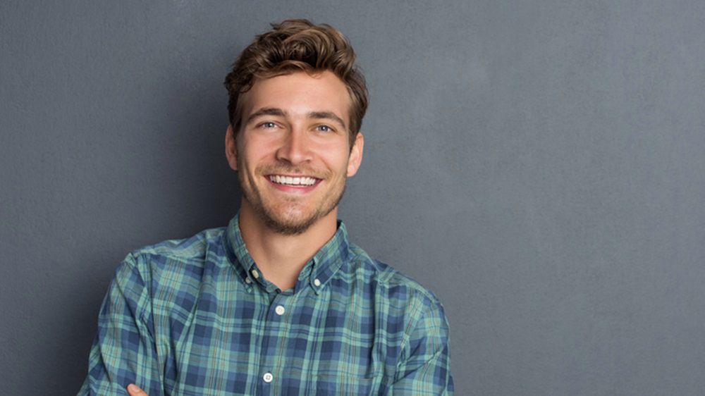 Panie lubią uśmiechniętych mężczyzn w modnych koszulach