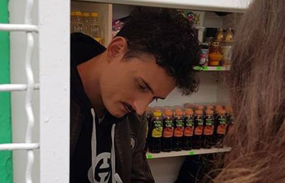 Dawid Podsiadło promował najnowszą płytę w "Małomiasteczkowym" kiosku (wideo)