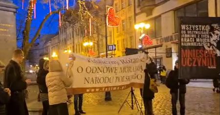 Bezprecedensowa decyzja prezydenta Torunia. Zakazał "publicznego różańca"
