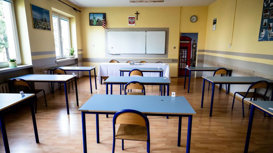 Koronawirus grasuje w szkołach? MEiN opublikowało nowe dane