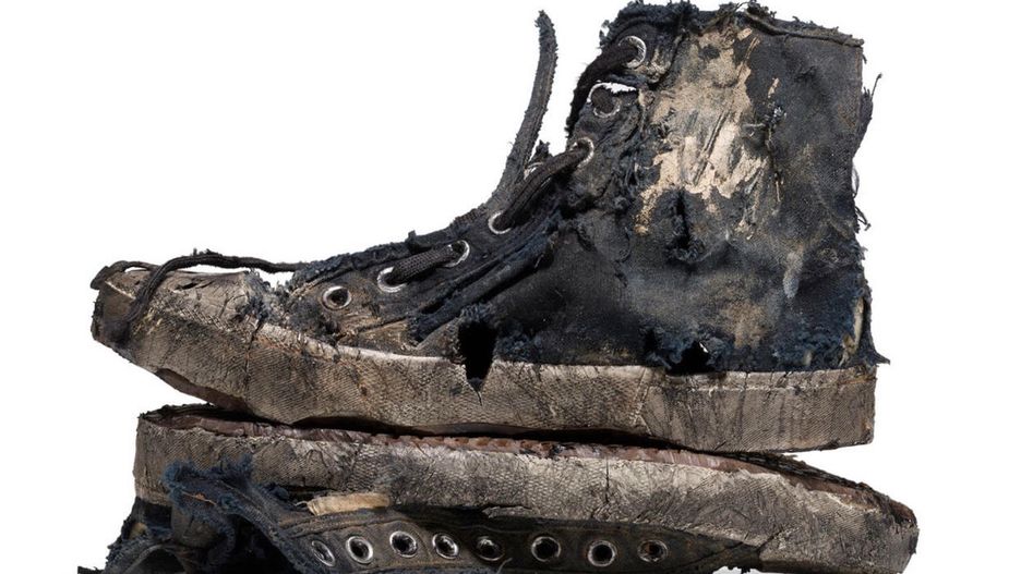 Zniszczone trampki Balenciagi kosztują fortunę