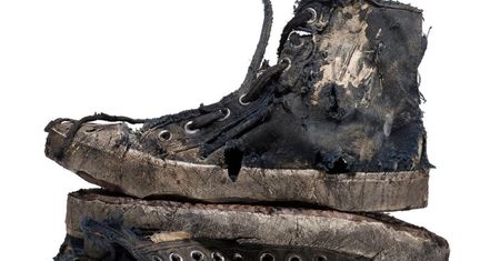 Balenciaga lansuje zniszczone trampki. Cena? Lepiej usiądź