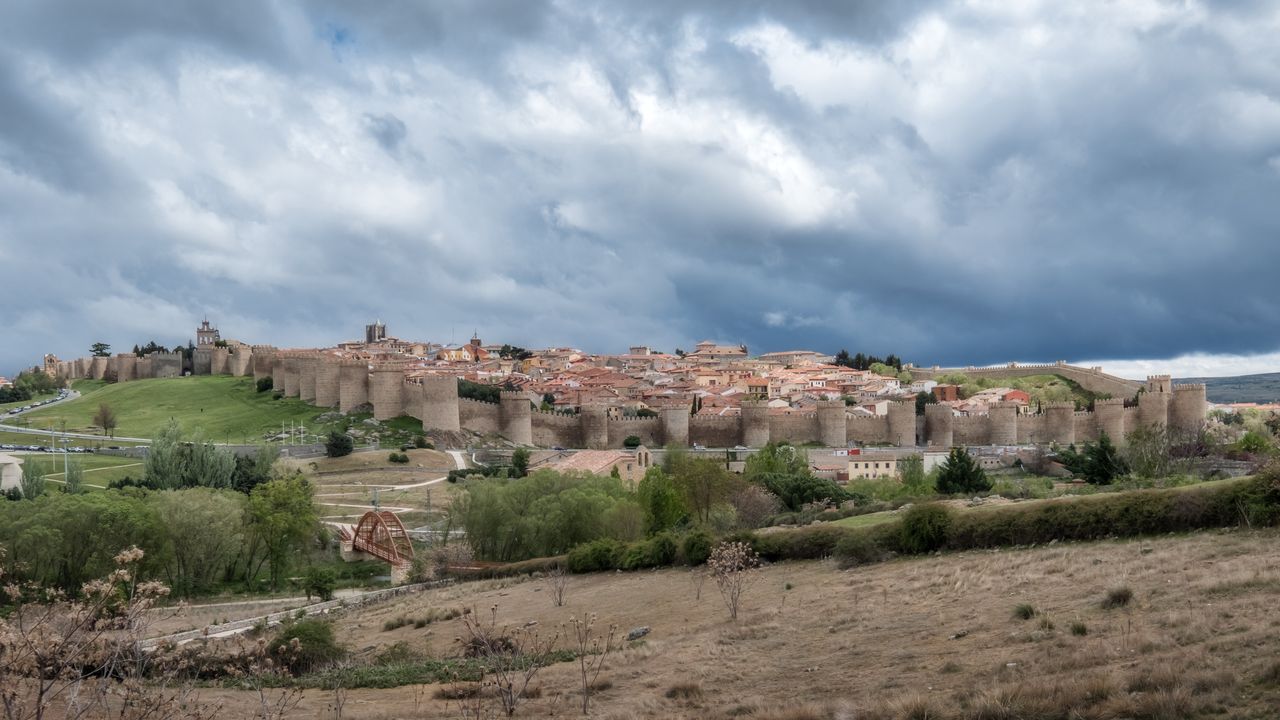 Ávila is situated on a sunny plain.