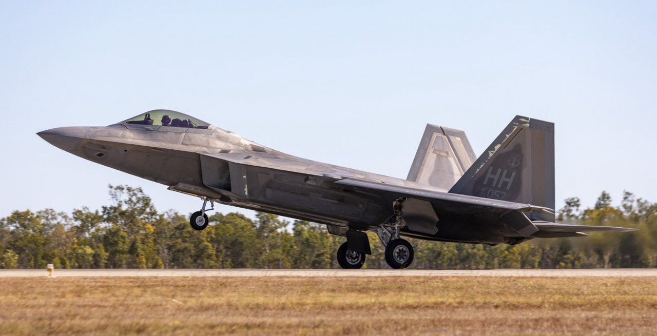 Amerykański F-22A Raptor ląduje w RAAF Base Tindal