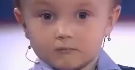 Młody mistrz szachów nagle zobaczył swojego idola. Reakcja zwala z nóg