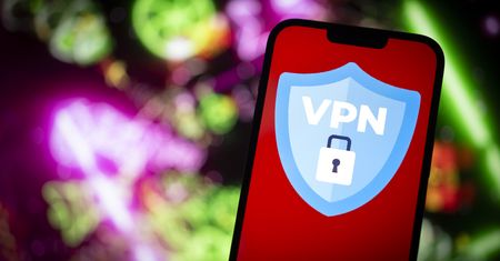 Lepiej usuń te aplikacje, jeśli korzystasz z Androida. Mogą wykradać twoje dane
