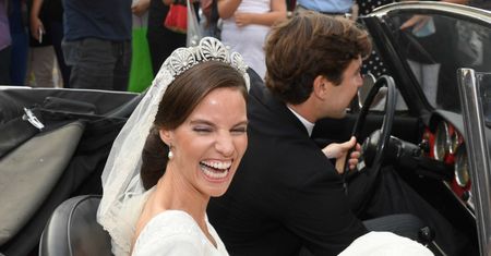 Księżniczka Liechtensteinu Marie-Astrid stanęła na ślubnym kobiercu w ZJAWISKOWEJ SUKNI z trenem (ZDJĘCIA)