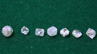 Surowe diamenty z RPA trafiły do muzeum. Wcześniej zostały przejęte przez skarbówkę