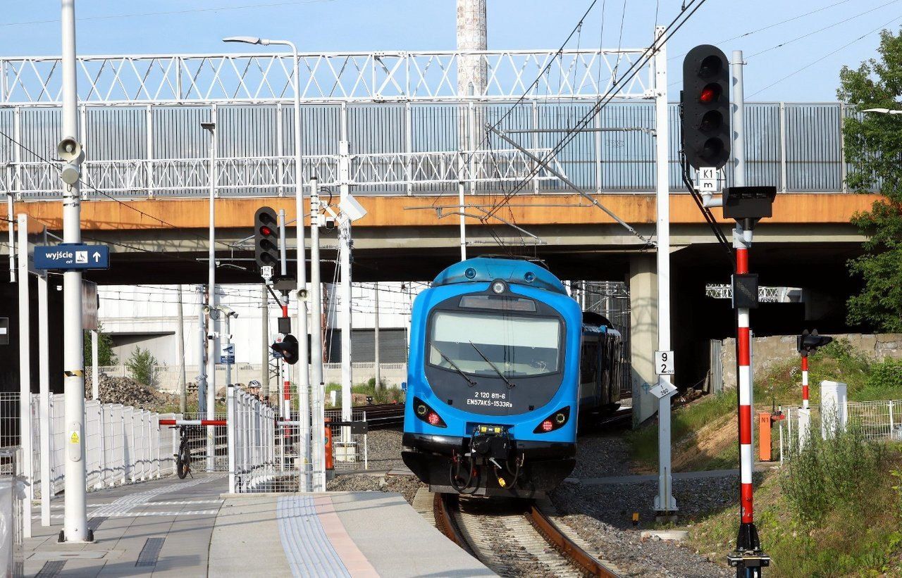 Katowice: Paraliż komunikacyjny. Ważny węzeł kolejowy zablokowany z powodu awarii