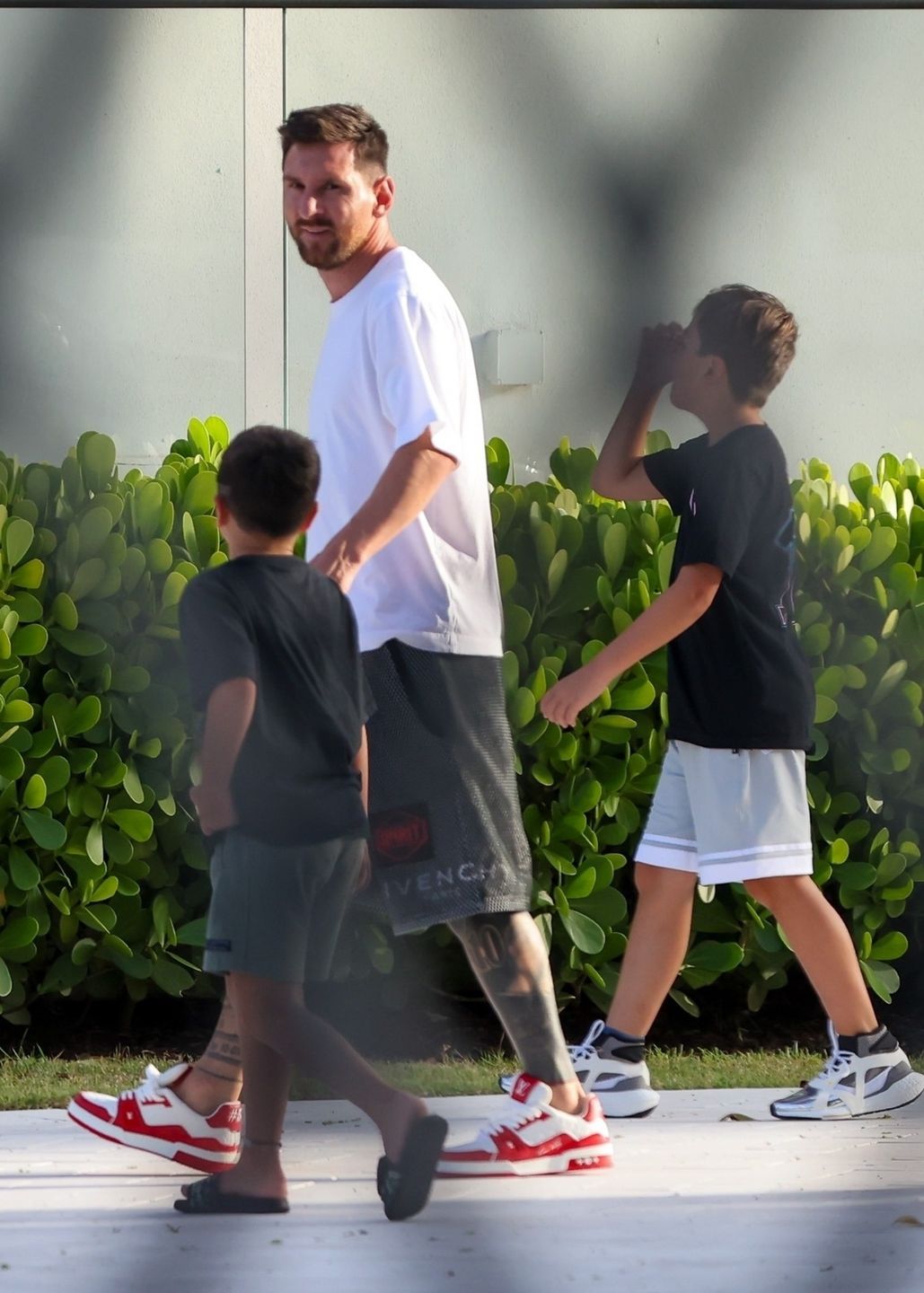 Lionel Messi poluje na nowy dom z rodziną