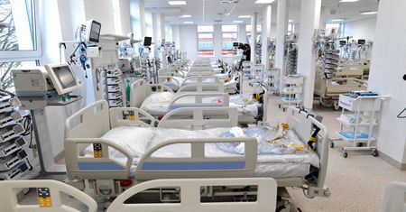 Koronawirus w Polsce. Duży skok zakażeń i zgonów w Święto Trzech Króli