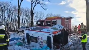 Ludwików: Wypadek z udziałem karetki. Ratownik w ciężkim stanie