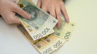 ZUS wypłaca renty wdowie. Ile zyskali świadczeniobiorcy? Czy warto się było starać o rentę wdowią?