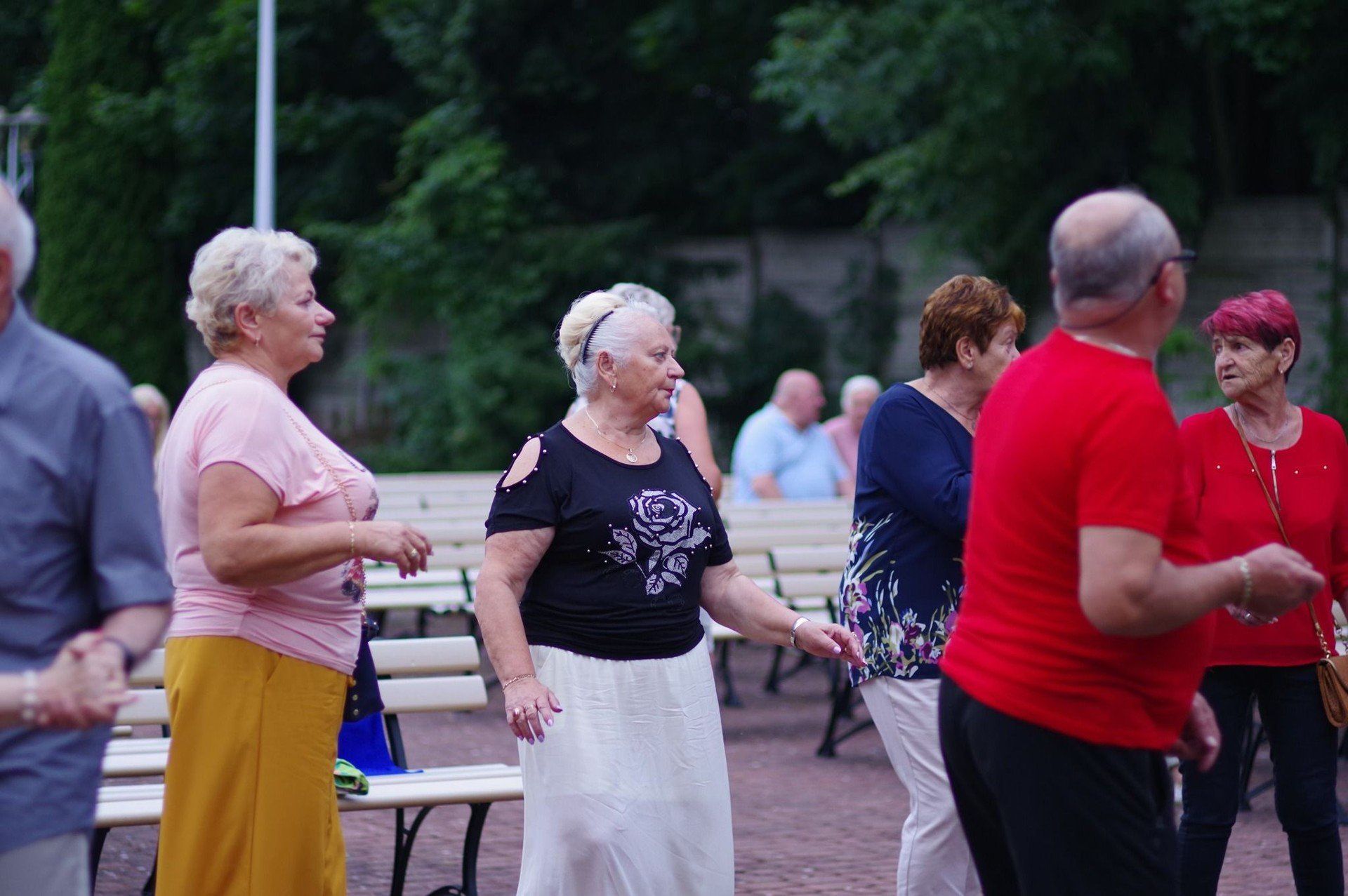 W sobotę na terenie suchedniowskiej &#34;Kuźnicy&#34; odbyła się potańcówka przy muzyce zespołu &#34;Niepokonani&#34;.
