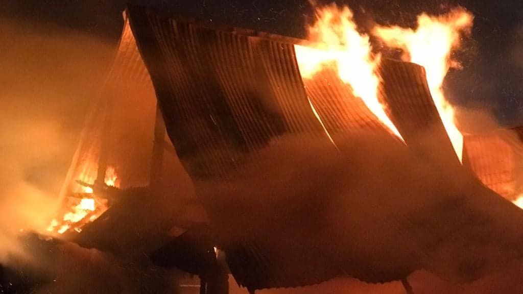 Strażacy gasili pożar przez prawie 12 godzin