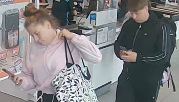 Kobieta, a za nią mężczyzna. Śledczy ujawniają i proszą o pomoc