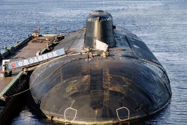 Atomowy okręt podwodny proj. 949A K-410 Smoleńsk. Widoczne duże okna