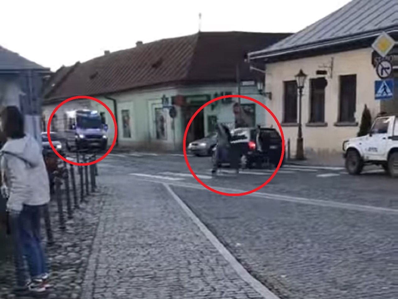 Karetka w centrum Starego Sącza.