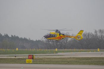 Wypadek w Kotkach. Na miejscu śmigłowiec Lotniczego Pogotowia Ratunkowego