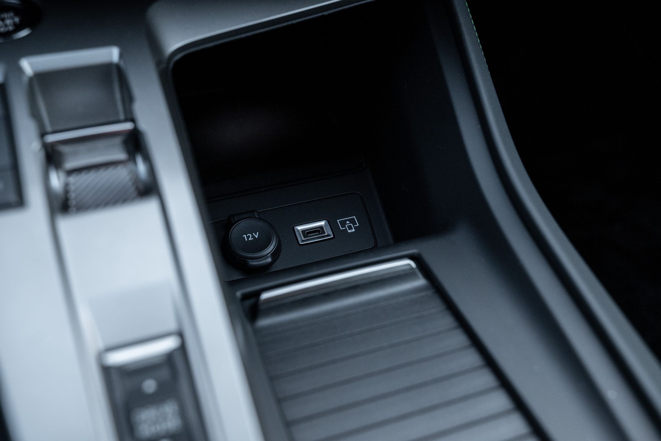 Peugeot 408 Hybrid 145