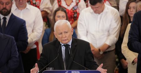 Kaczyński zaskoczył w Elblągu. "Z ulewy pod rynnę"