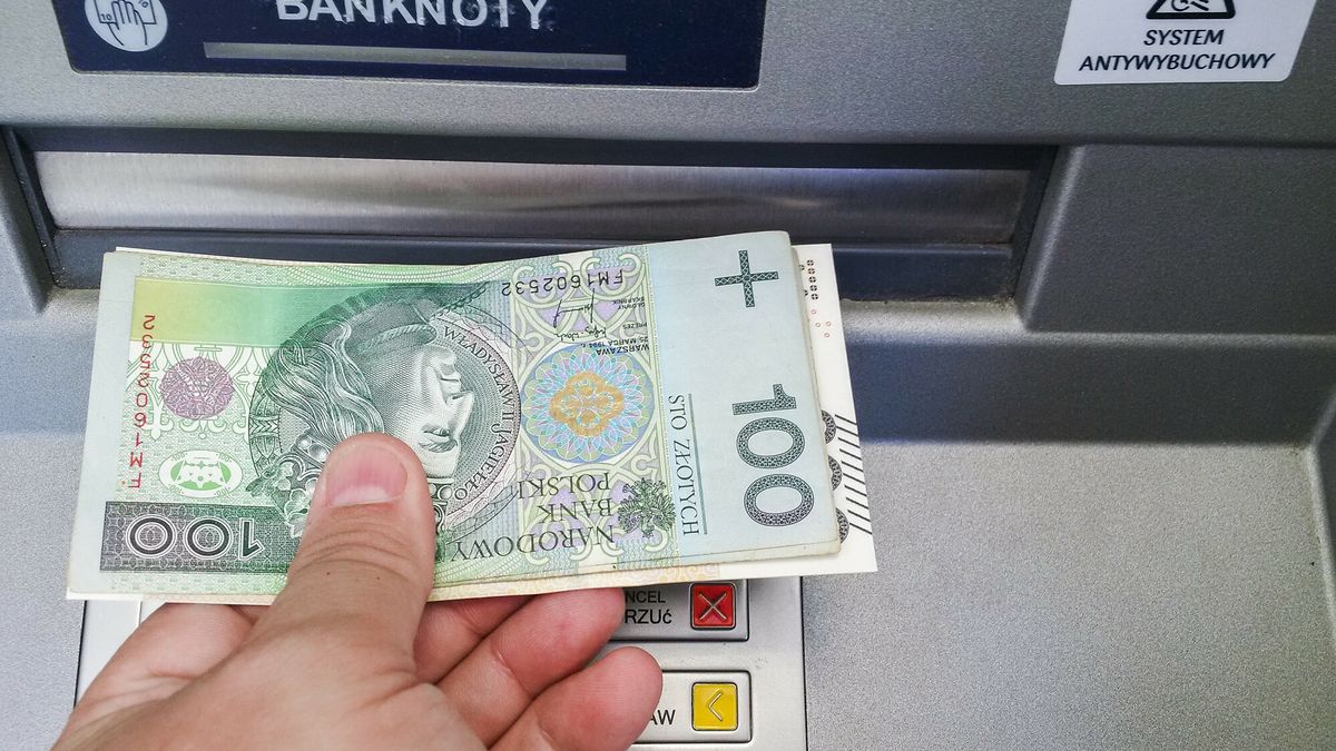 reporter_baza_2022-09
15.09.2022 Warmia fot. Artur Szczepanski/REPORTER n/z wyplacanie pieniedzy z bankomatu PKO Bank Polski
Artur Szczepanski/REPORTER