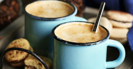 Weź z kuchennej szafki i wsyp do kawy. Ten dodatek opóźnia procesy starzenia